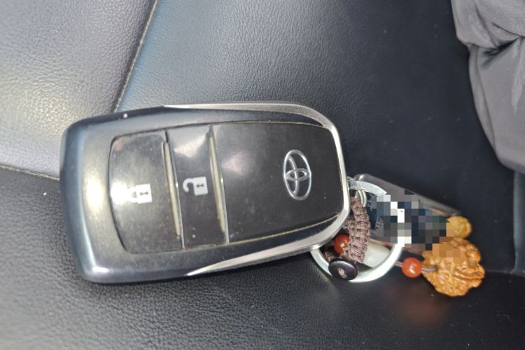 Used Toyota RAV4 2019 2.0L CVT Two-Wheel Drive Fashion X Limited Edition China VI Standard Vehicle Key