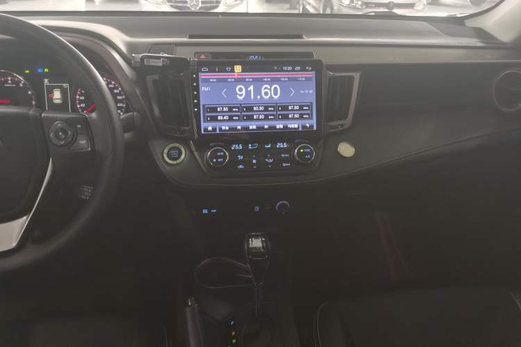 Used Toyota RAV4 2019 2.0L CVT Two-Wheel Drive Fashion X Limited Edition China V Standard Audio And AC Panel