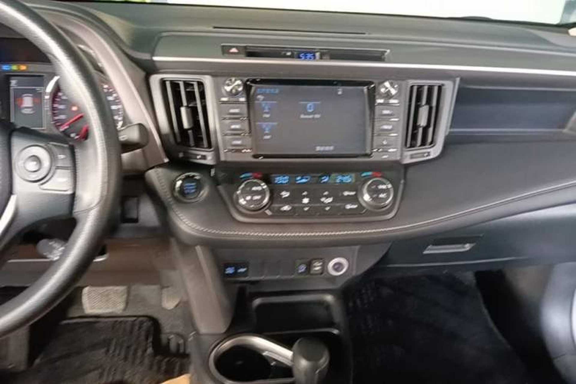 Used Toyota RAV4 2019 2.0L CVT Two-Wheel Drive Fashion X Limited Edition China V Standard Audio And AC Panel