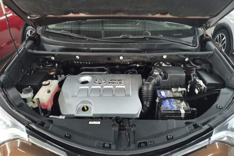 Used Toyota RAV4 2019 2.0L CVT Two-Wheel Drive Fashion X Limited Edition China V Standard Engine Bay