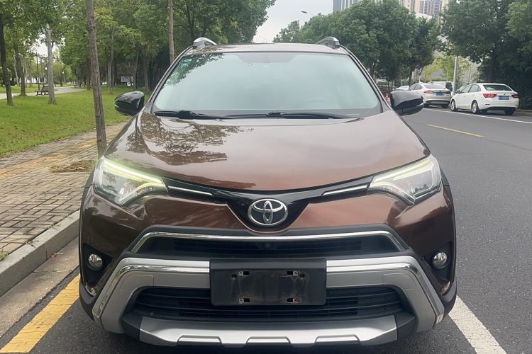 Used Toyota RAV4 2019 2.0L CVT Two-Wheel Drive Fashion X Limited Edition China VI Standard Exterior 1