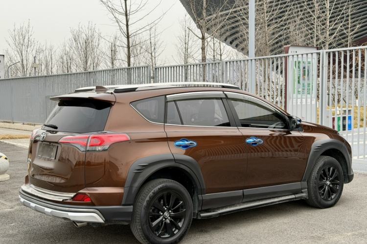Used Toyota RAV4 2019 2.0L CVT Two-Wheel Drive Fashion X Limited Edition China V Standard Exterior 1