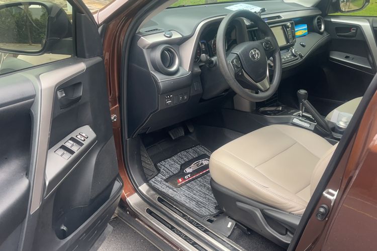 Used Toyota RAV4 2019 2.0L CVT Two-Wheel Drive Fashion X Limited Edition China VI Standard Interior 2