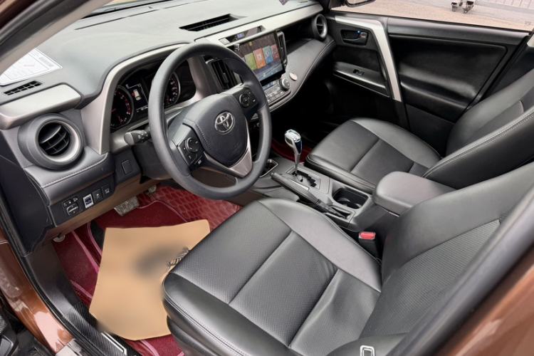 Used Toyota RAV4 2019 2.0L CVT Two-Wheel Drive Fashion X Limited Edition China V Standard Interior 2