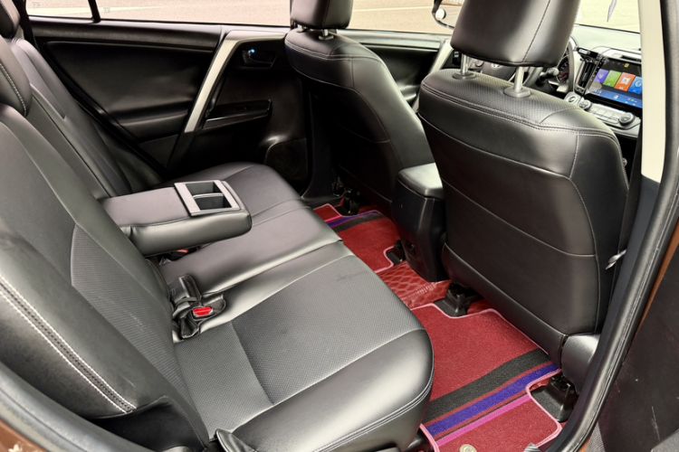 Used Toyota RAV4 2019 2.0L CVT Two-Wheel Drive Fashion X Limited Edition China V Standard Interior 4