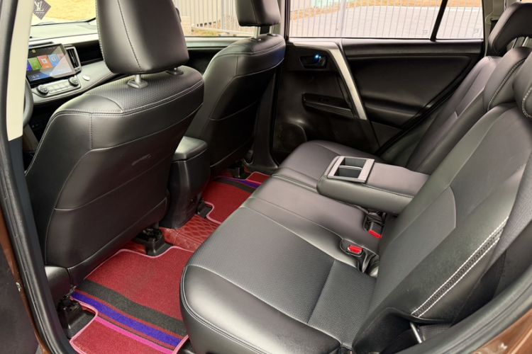 Used Toyota RAV4 2019 2.0L CVT Two-Wheel Drive Fashion X Limited Edition China V Standard Interior 7