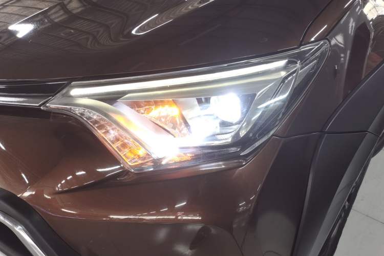 Used Toyota RAV4 2019 2.0L CVT Two-Wheel Drive Fashion X Limited Edition China V Standard Left Front Headlight