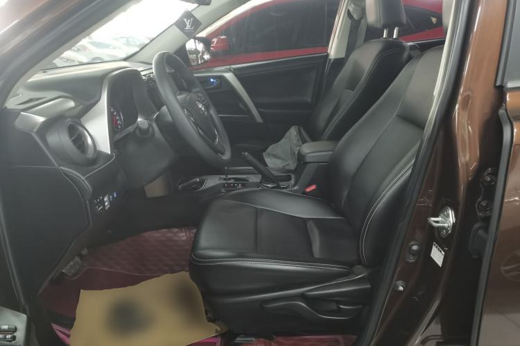 Used Toyota RAV4 2019 2.0L CVT Two-Wheel Drive Fashion X Limited Edition China V Standard Left Front Seat