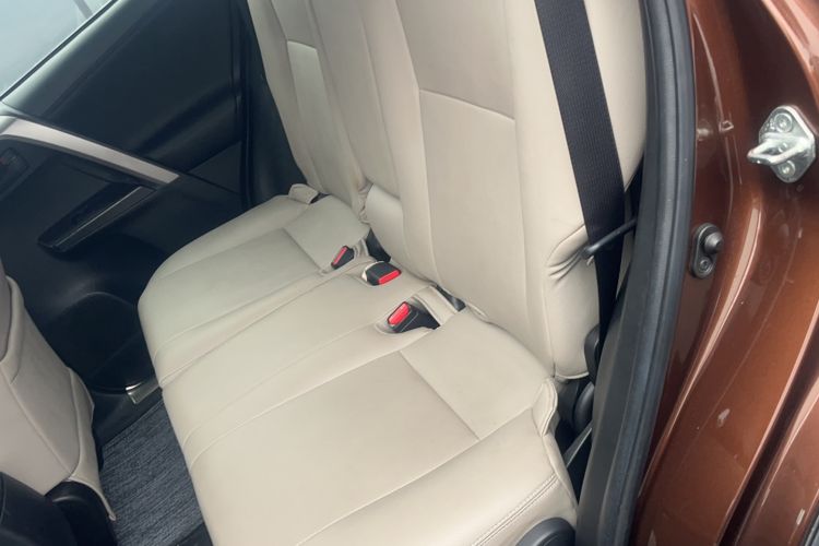 Used Toyota RAV4 2019 2.0L CVT Two-Wheel Drive Fashion X Limited Edition China VI Standard Left Rear Seat