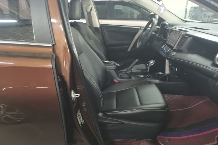Used Toyota RAV4 2019 2.0L CVT Two-Wheel Drive Fashion X Limited Edition China V Standard Right Front Seat