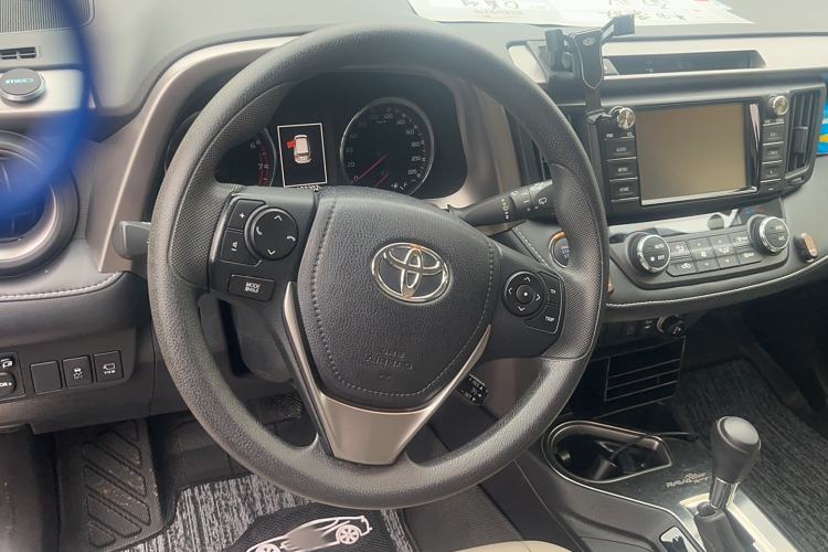 Used Toyota RAV4 2019 2.0L CVT Two-Wheel Drive Fashion X Limited Edition China VI Standard Steering Wheel