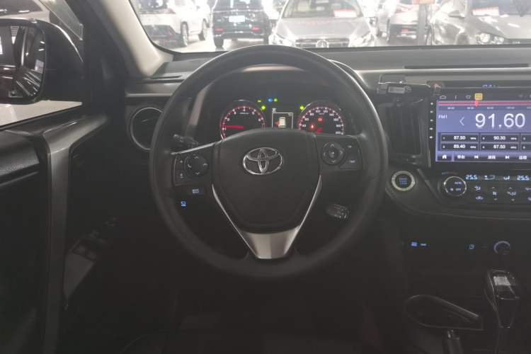 Used Toyota RAV4 2019 2.0L CVT Two-Wheel Drive Fashion X Limited Edition China V Standard Steering Wheel