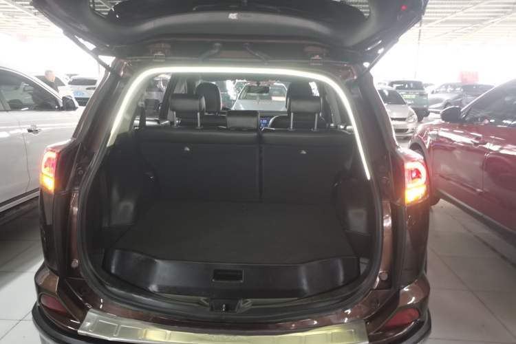 Used Toyota RAV4 2019 2.0L CVT Two-Wheel Drive Fashion X Limited Edition China V Standard Trunk