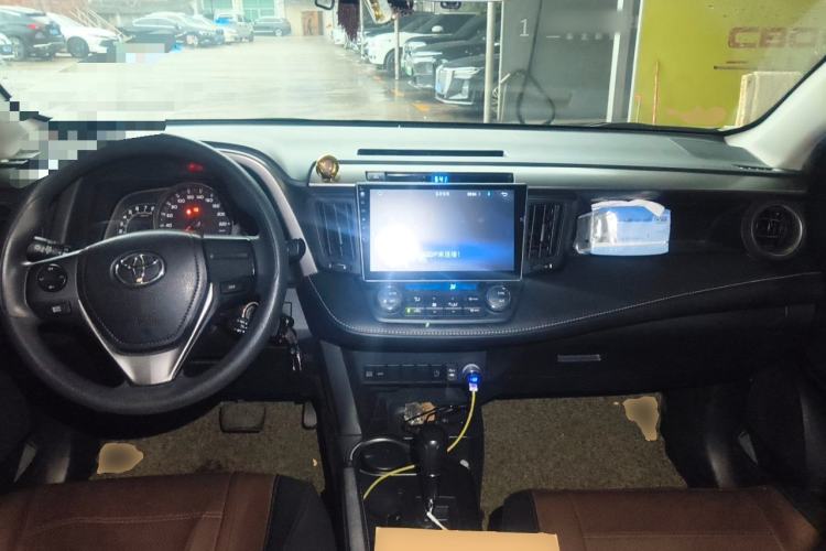 Used Toyota RAV4 2019 2.0L CVT Two-Wheel Drive Pioneer Edition China VI Standard Center Console