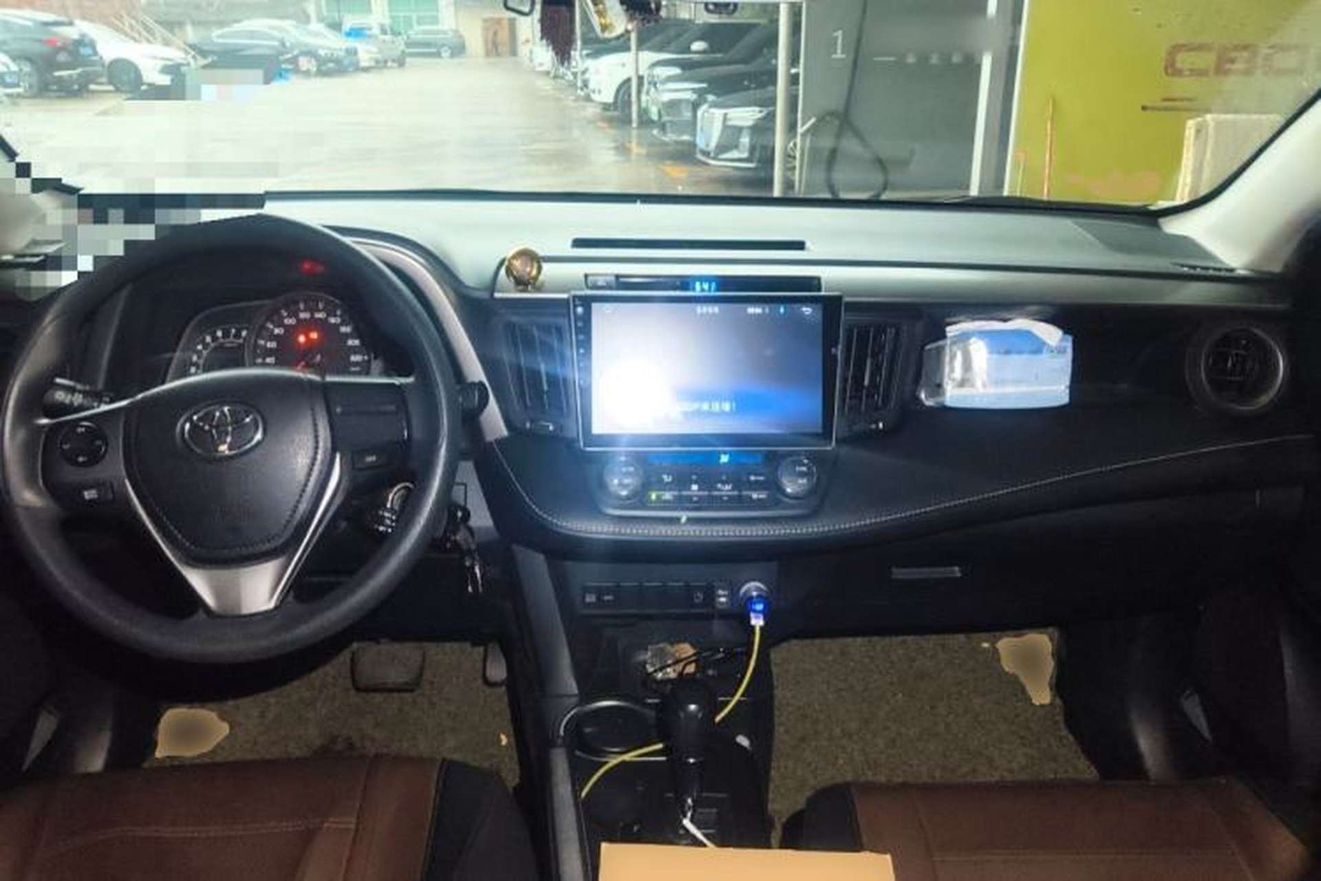 Used Toyota RAV4 2019 2.0L CVT Two-Wheel Drive Pioneer Edition China VI Standard Center Console