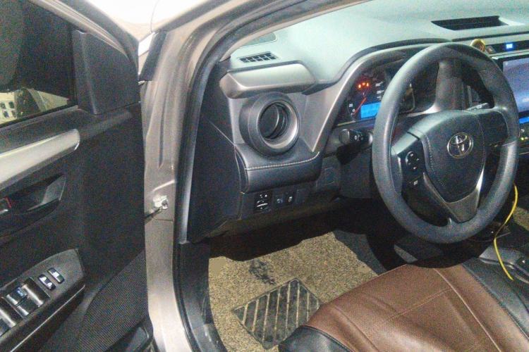 Used Toyota RAV4 2019 2.0L CVT Two-Wheel Drive Pioneer Edition China VI Standard Driver Seat