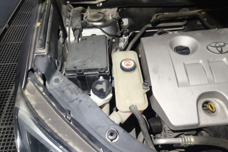 Used Toyota RAV4 2019 2.0L CVT Two-Wheel Drive Pioneer Edition China VI Standard Engine Bay Right