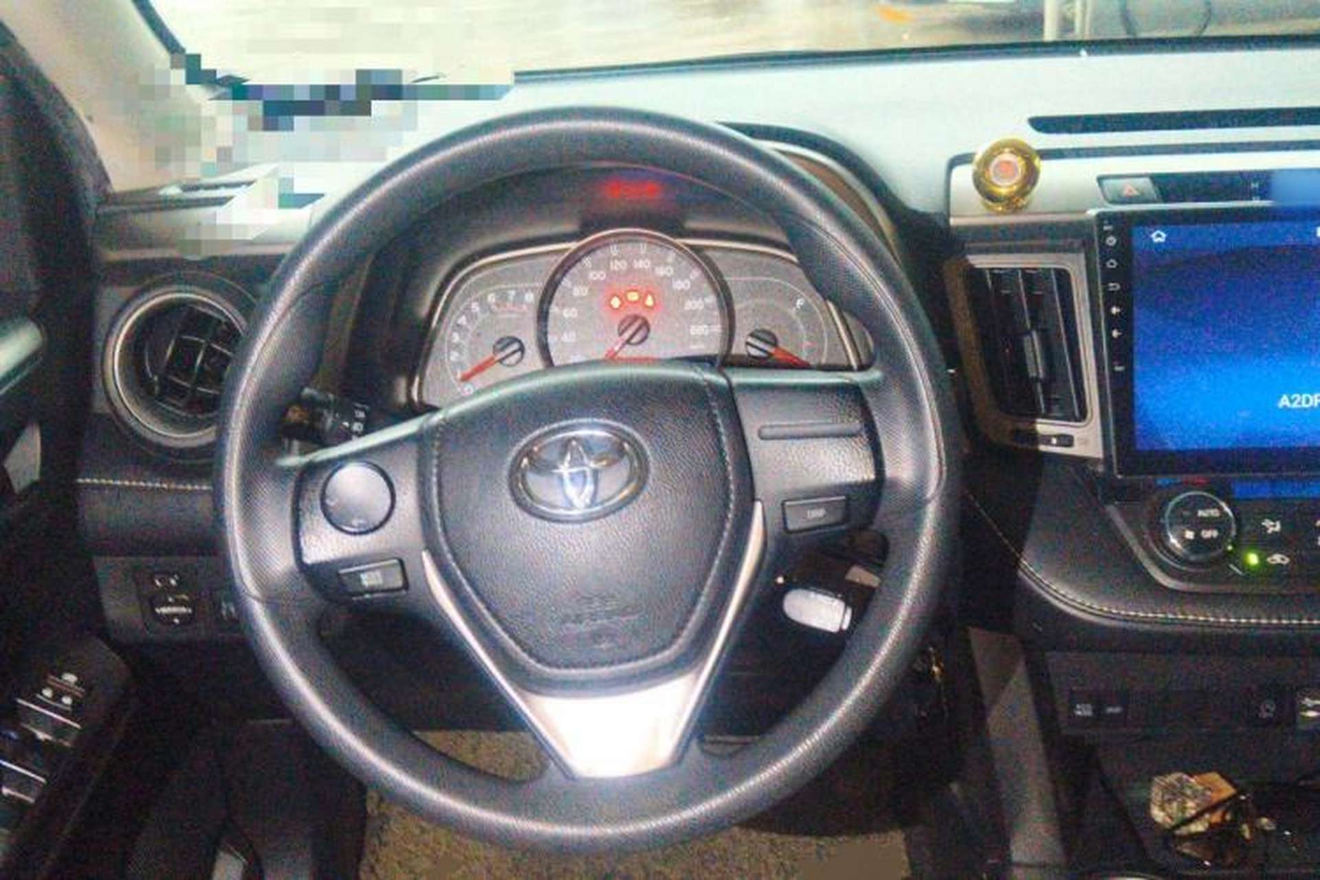 Used Toyota RAV4 2019 2.0L CVT Two-Wheel Drive Pioneer Edition China VI Standard Steering Wheel