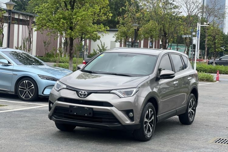 Used Toyota RAV4 2019 2.0L CVT Two-Wheel Drive Luxury Version China VI Standard Guazi used car, China used car export, Used car for sale, Used cars, Cheapest cars for sale