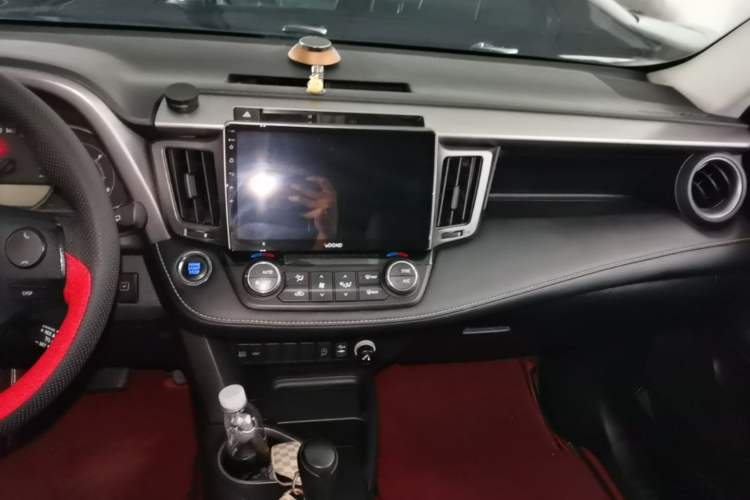 Used Toyota RAV4 2019 2.0L CVT Two-Wheel Drive Luxury Version China VI Standard Audio And AC Panel