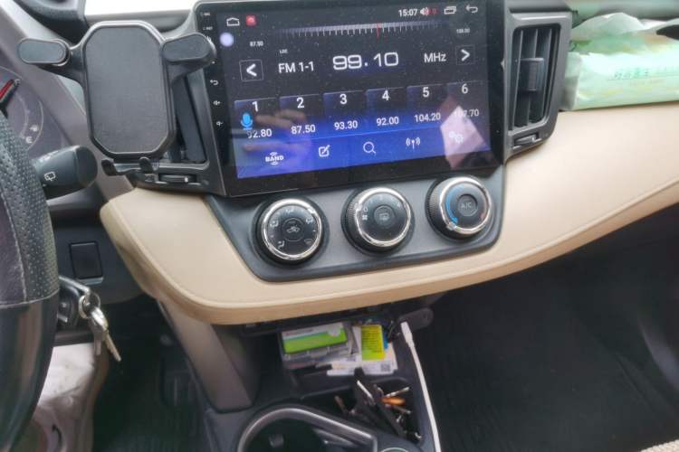 Used Toyota RAV4 2019 2.0L CVT Two-Wheel Drive Urban Edition China VI Standard Audio And AC Panel