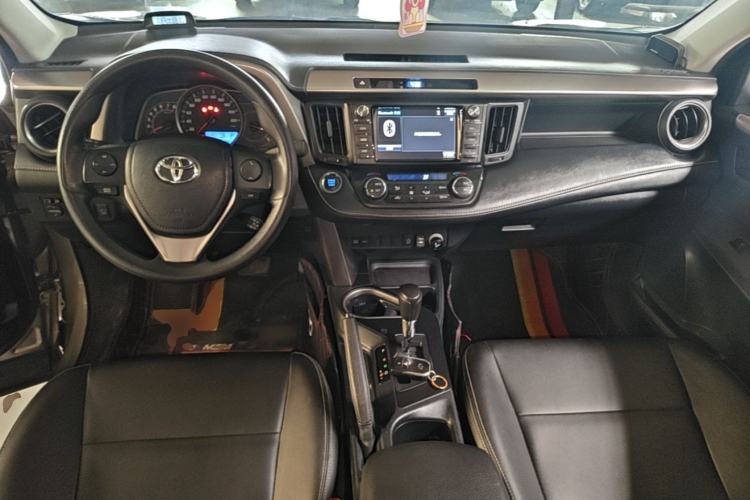 Used Toyota RAV4 2019 2.0L CVT Two-Wheel Drive Luxury Version China VI Standard Center Console