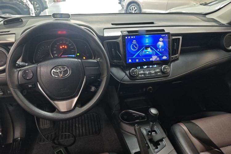 Used Toyota RAV4 2019 2.0L CVT Two-Wheel Drive Pioneer Edition China VI Standard Center Console