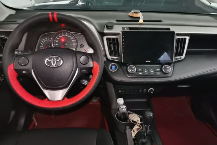 Used Toyota RAV4 2019 2.0L CVT Two-Wheel Drive Luxury Version China VI Standard Center Console