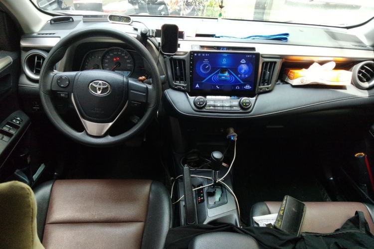 Used Toyota RAV4 2019 2.0L CVT Two-Wheel Drive Pioneer Edition China VI Standard Center Console