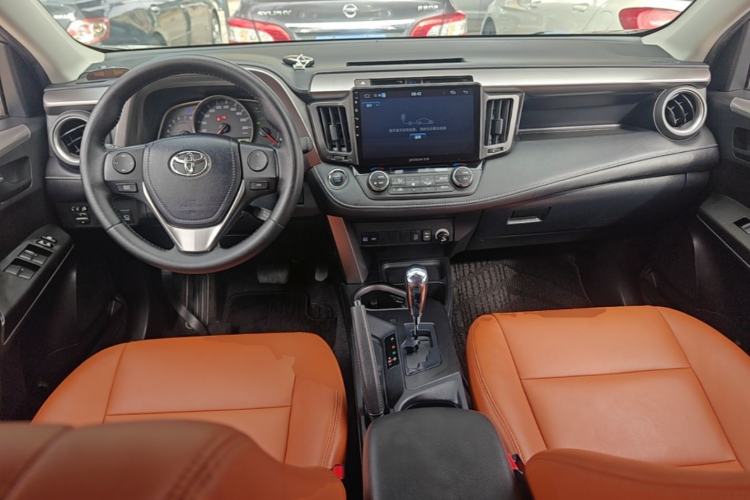 Used Toyota RAV4 2019 2.0L CVT Two-Wheel Drive Luxury Version China VI Standard Center Console