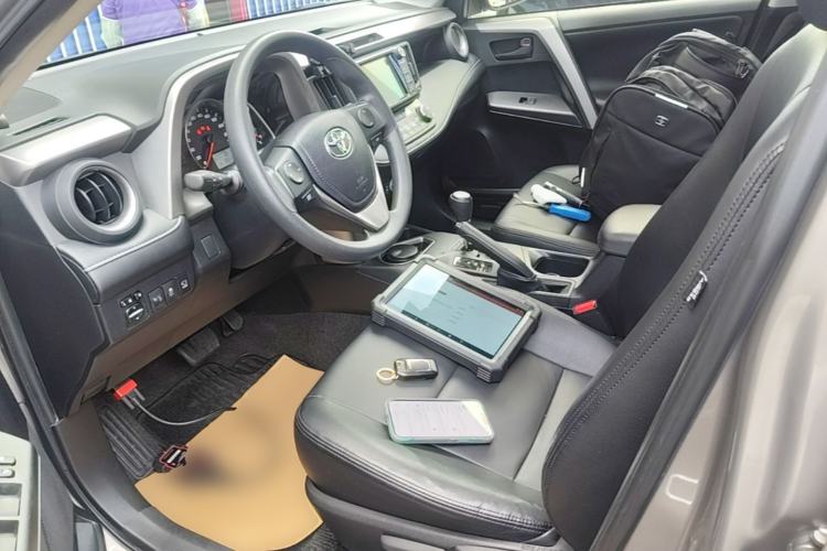 Used Toyota RAV4 2019 2.0L CVT Two-Wheel Drive Luxury Version China VI Standard Driver Seat