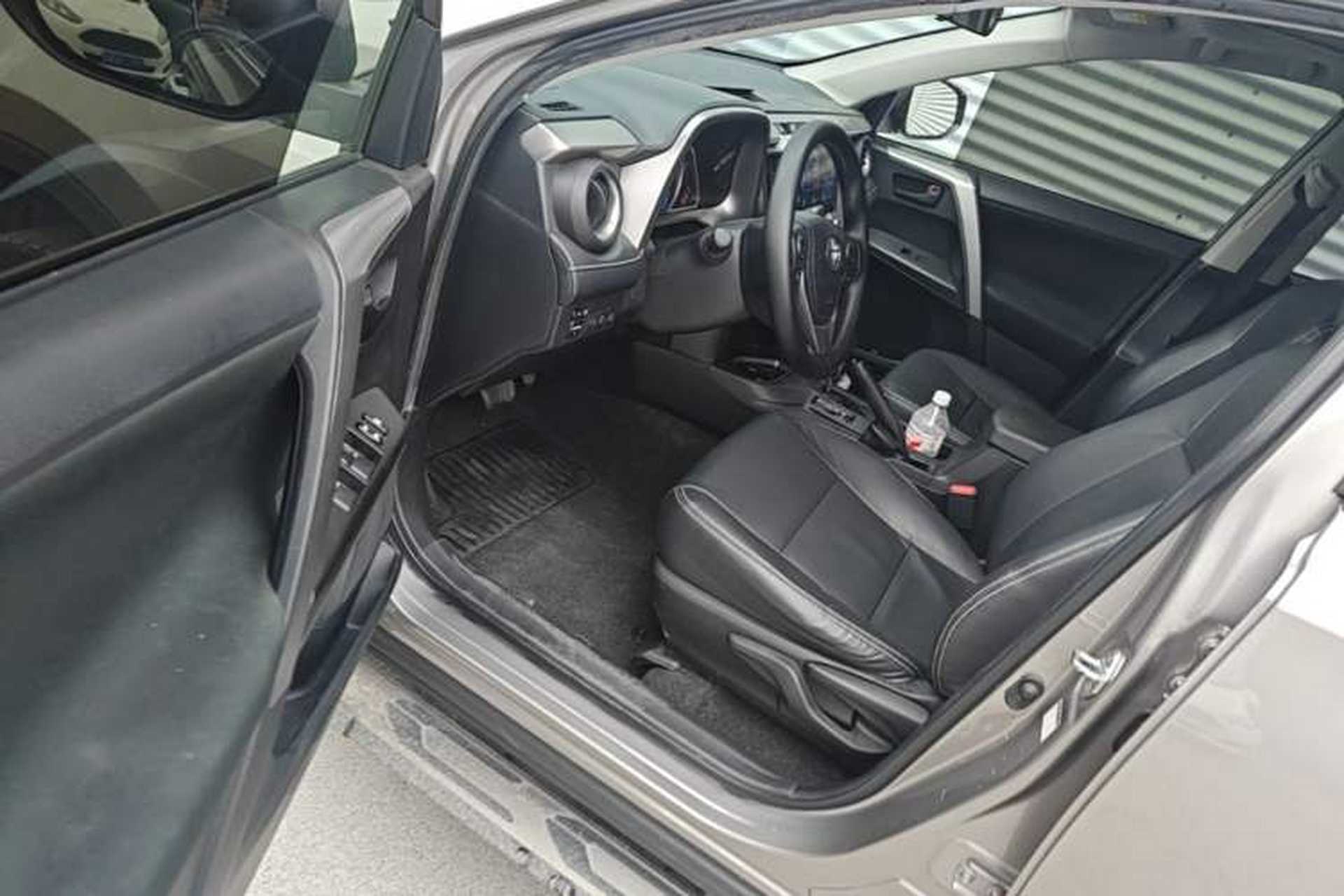 Used Toyota RAV4 2019 2.0L CVT Two-Wheel Drive Comfort Edition China VI Standard Driver Seat