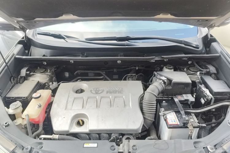Used Toyota RAV4 2019 2.0L CVT Two-Wheel Drive Luxury Version China VI Standard Engine Bay