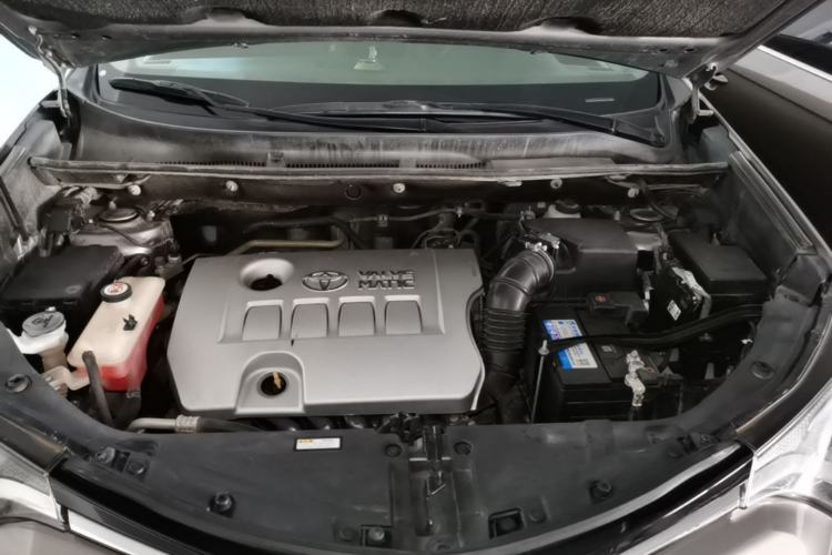 Used Toyota RAV4 2019 2.0L CVT Two-Wheel Drive Luxury Version China VI Standard Engine Bay