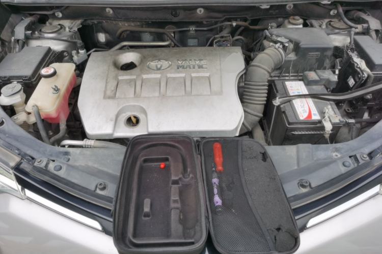 Used Toyota RAV4 2019 2.0L CVT Two-Wheel Drive Urban Edition China VI Standard Engine Bay