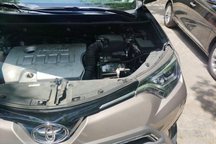 Used Toyota RAV4 2019 2.0L CVT Two-Wheel Drive Fashion X Limited Edition China VI Standard Engine Bay Left