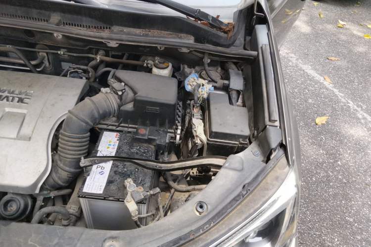 Used Toyota RAV4 2019 2.0L CVT Two-Wheel Drive Pioneer Edition China VI Standard Engine Bay Left