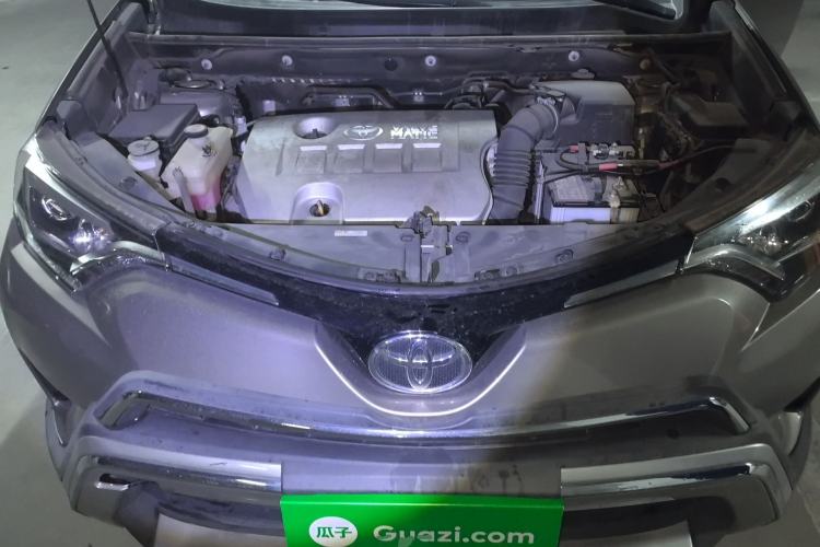 Used Toyota RAV4 2019 2.0L CVT Two-Wheel Drive Fashion X Limited Edition China VI Standard Engine Bay