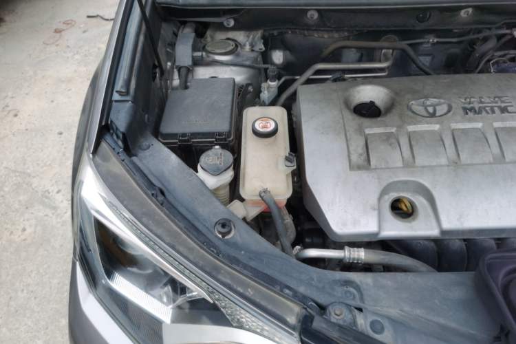 Used Toyota RAV4 2019 2.0L CVT Two-Wheel Drive Urban Edition China VI Standard Engine Bay Right