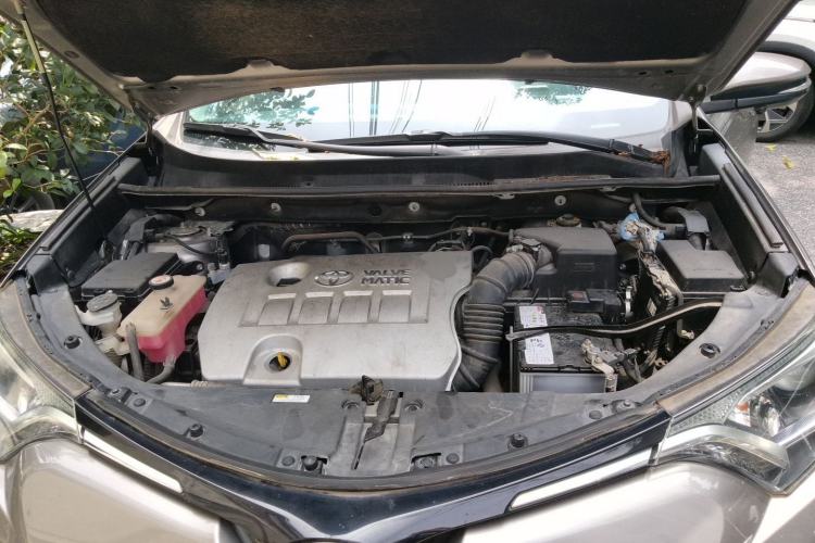 Used Toyota RAV4 2019 2.0L CVT Two-Wheel Drive Pioneer Edition China VI Standard Engine Bay
