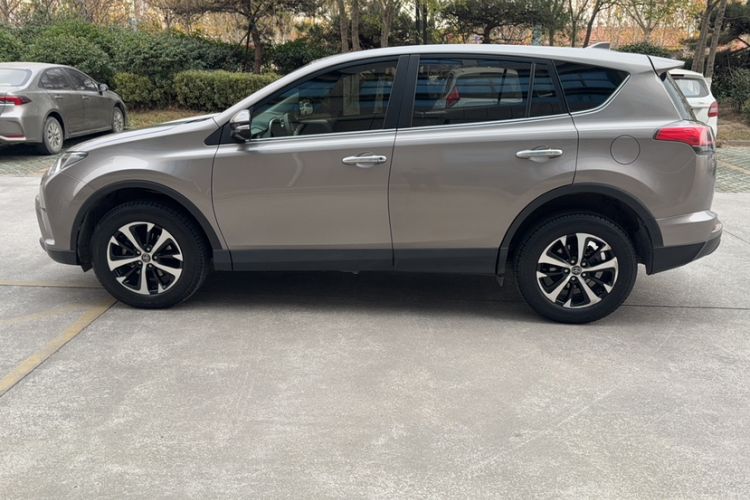 Used Toyota RAV4 2019 2.0L CVT Two-Wheel Drive Pioneer Edition China V Standard Exterior 2