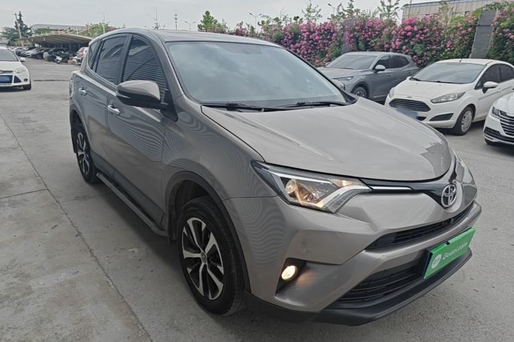Used Toyota RAV4 2019 2.0L CVT Two-Wheel Drive Comfort Edition China VI Standard Front Right 45 Deg