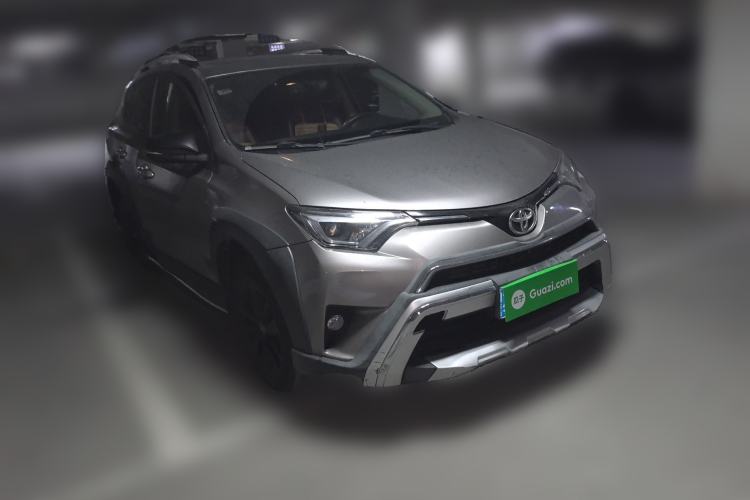 Used Toyota RAV4 2019 2.0L CVT Two-Wheel Drive Fashion X Limited Edition China VI Standard Front Right 45 Deg
