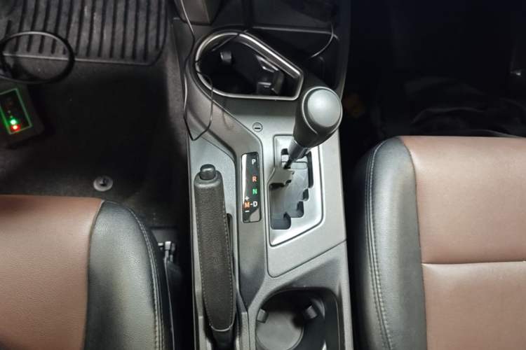 Used Toyota RAV4 2019 2.0L CVT Two-Wheel Drive Pioneer Edition China VI Standard Gear Lever
