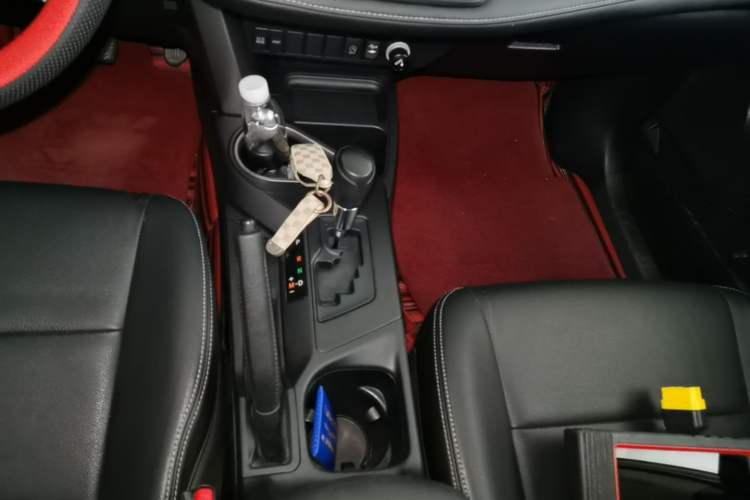 Used Toyota RAV4 2019 2.0L CVT Two-Wheel Drive Luxury Version China VI Standard Gear Lever