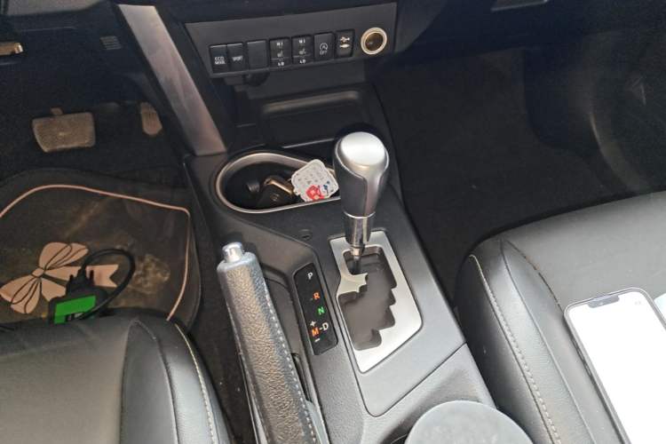 Used Toyota RAV4 2019 2.0L CVT Two-Wheel Drive ZhiShang Version China VI Standard Gear Lever