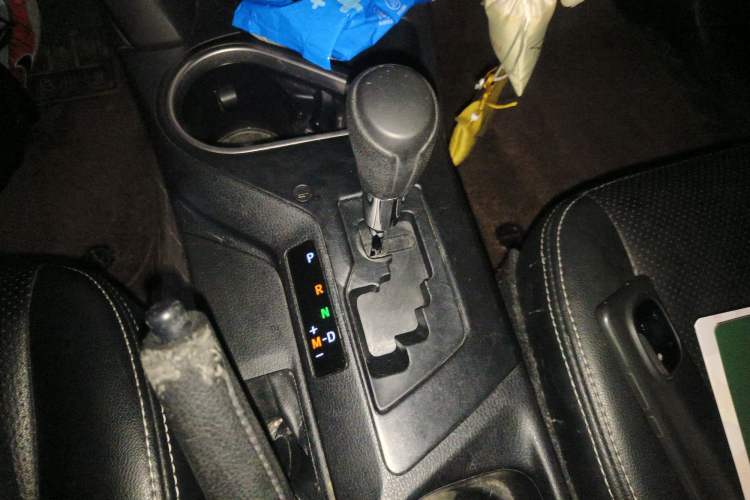 Used Toyota RAV4 2019 2.0L CVT Two-Wheel Drive Fashion X Limited Edition China VI Standard Gear Lever