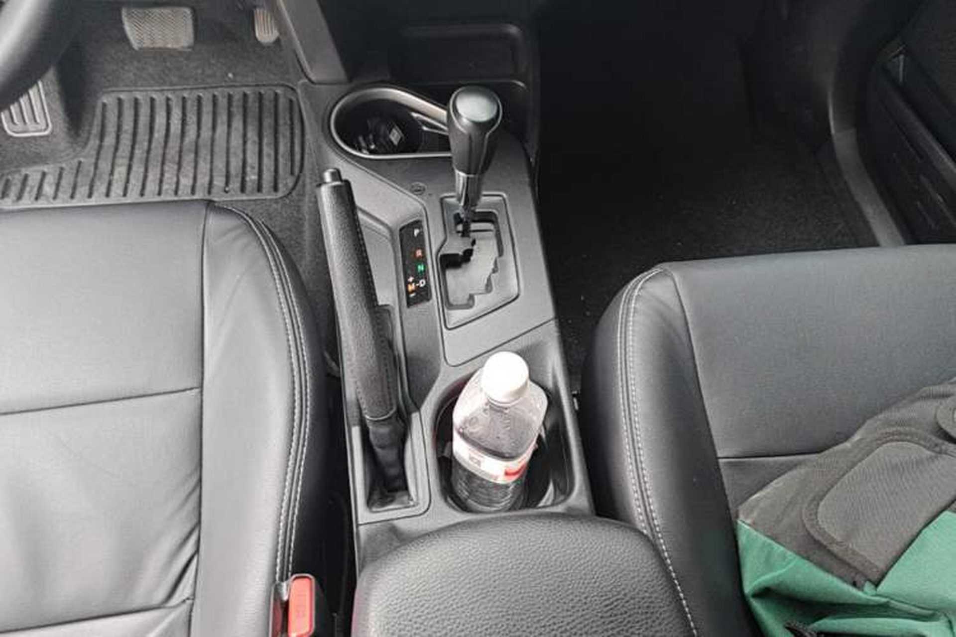 Used Toyota RAV4 2019 2.0L CVT Two-Wheel Drive Comfort Edition China VI Standard Gear Lever