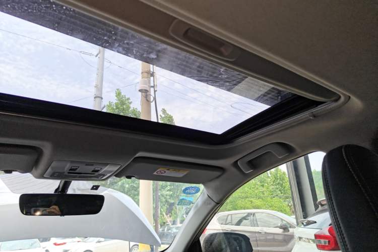 Used Toyota RAV4 2019 2.0L CVT Two-Wheel Drive ZhiShang Version China VI Standard Headliner