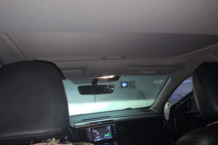 Used Toyota RAV4 2019 2.0L CVT Two-Wheel Drive Fashion X Limited Edition China VI Standard Headliner